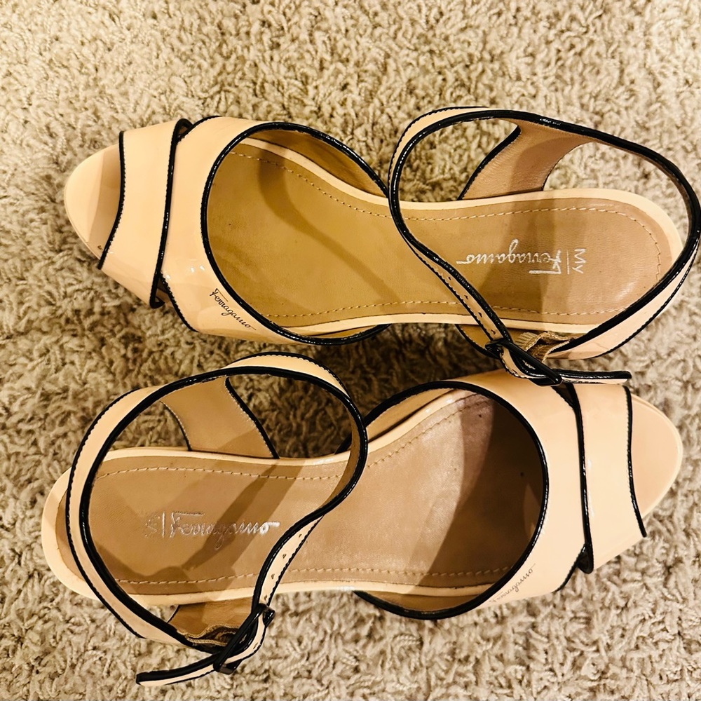 Salvatore Ferragamo tan patent leather cut out sandals in size 9